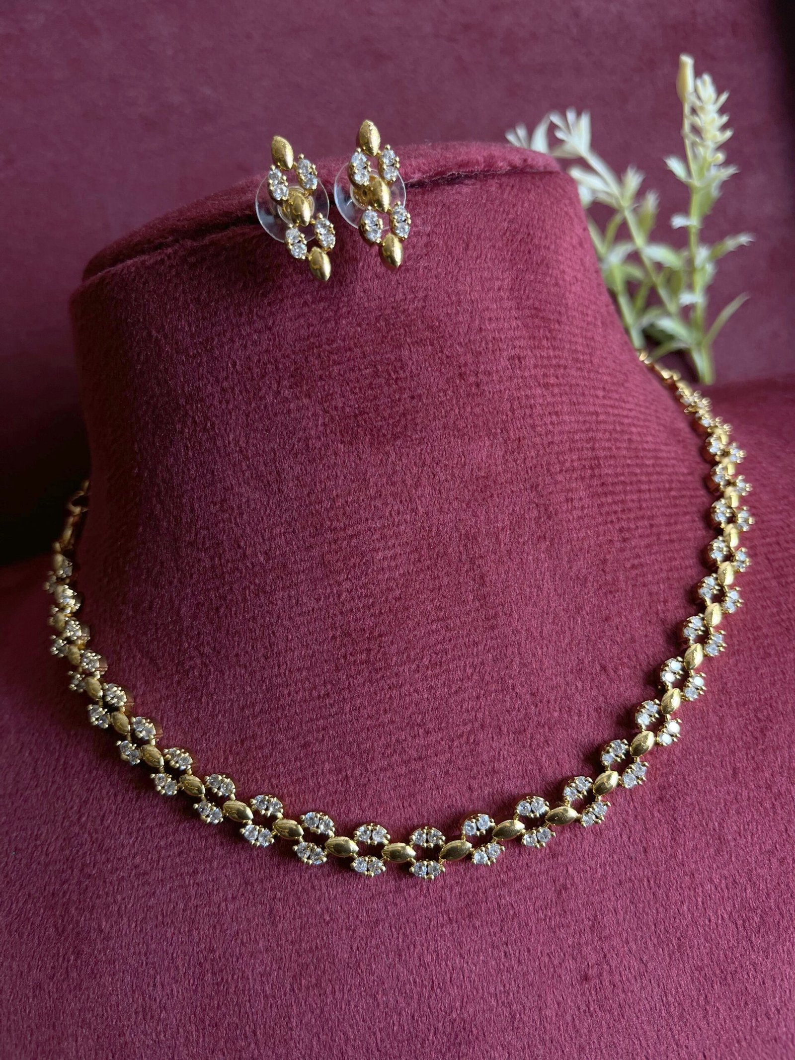 V-Shape Drop AD Necklace Set