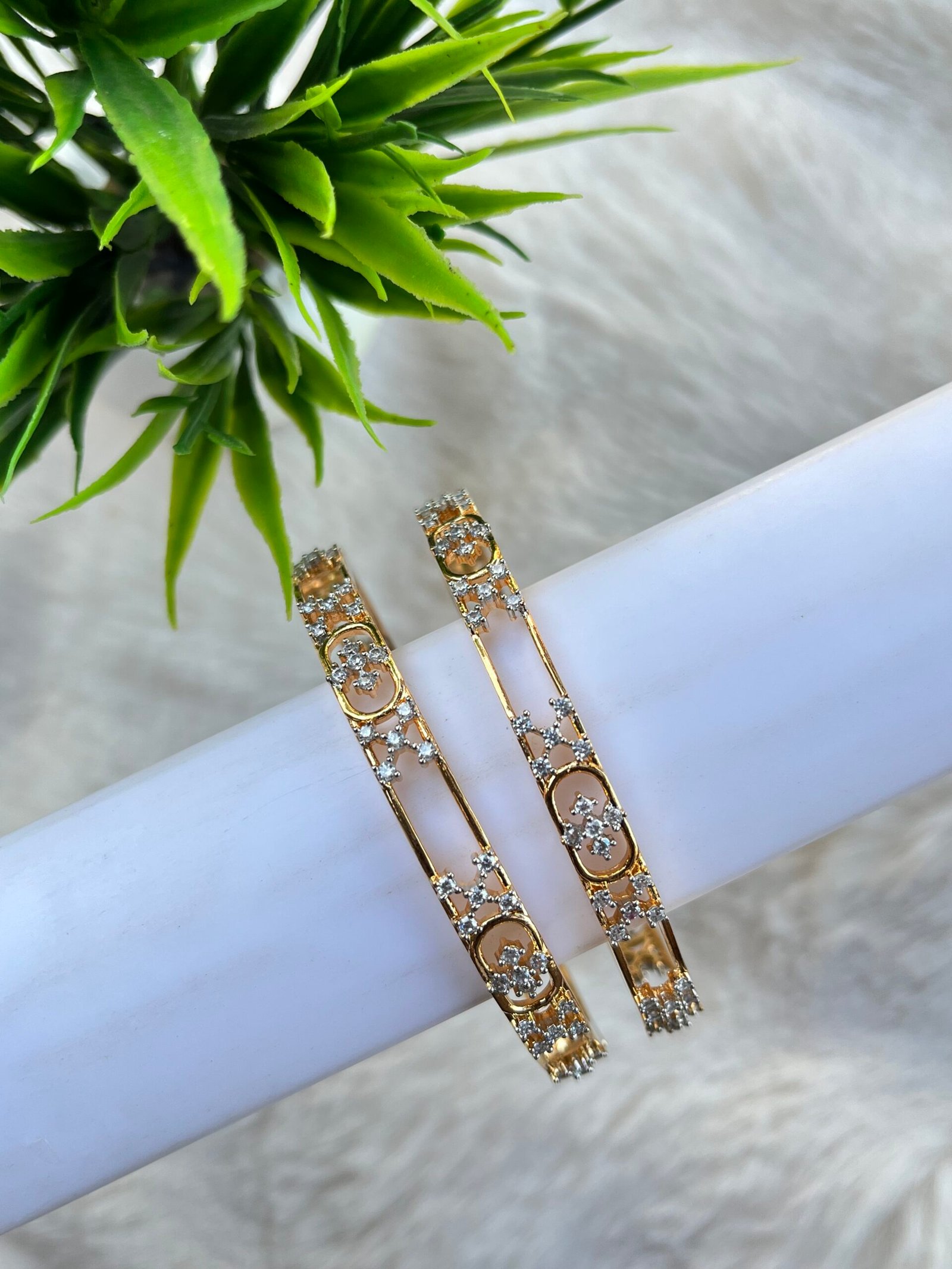 CZ ELEGANT STAR BANGLE'S