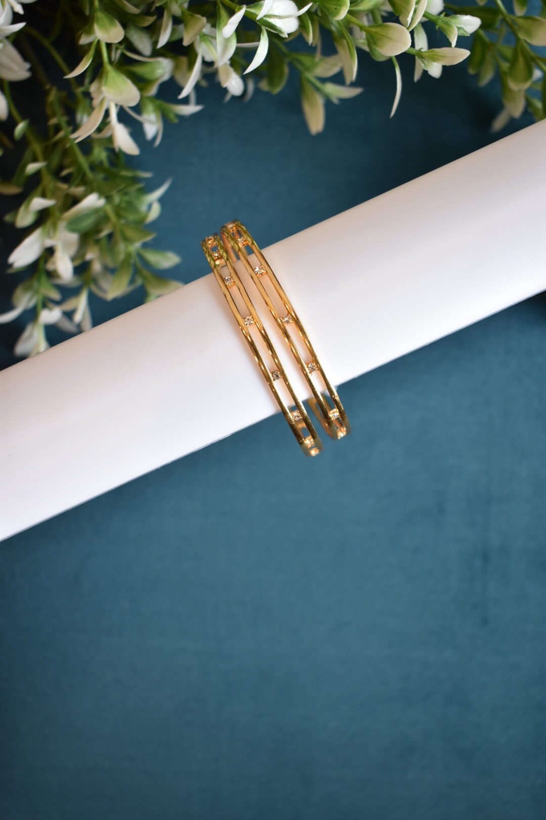 WHITE TWO LAYERED BANGLE