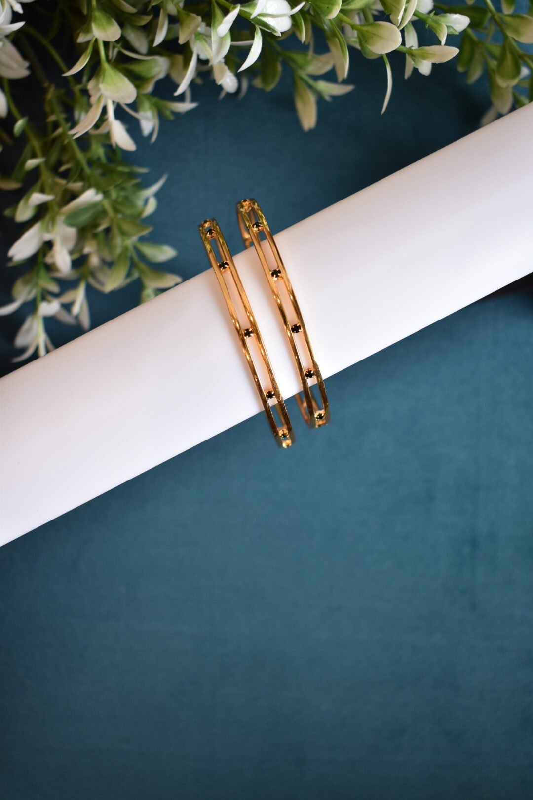 BLACK TWO LAYERED BANGLE