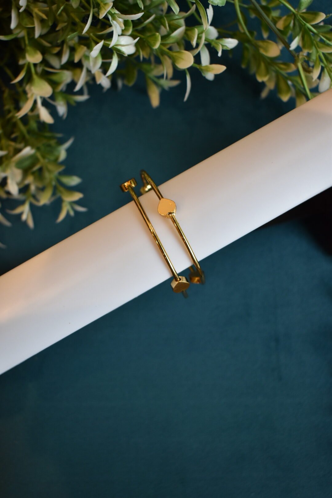 THREE SIDE HEART BANGLES
