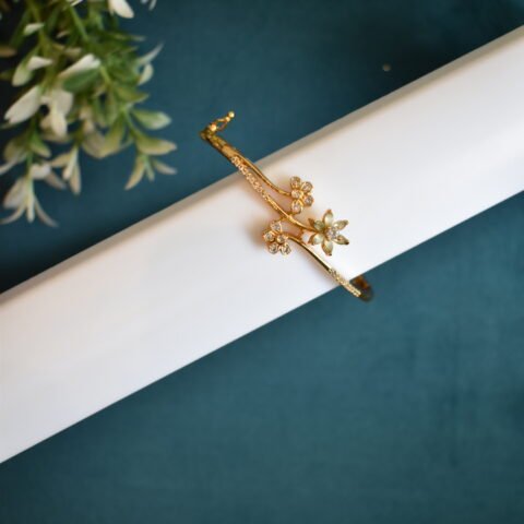 THREE FLORAL BRACELET