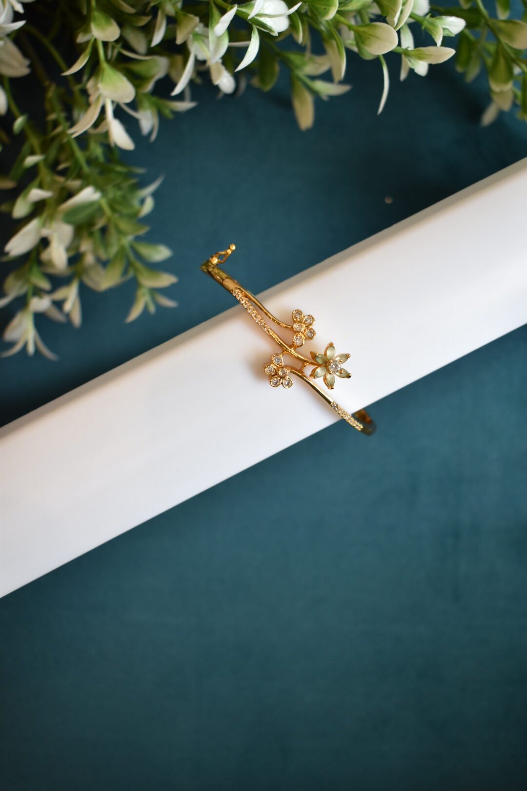 THREE FLORAL BRACELET