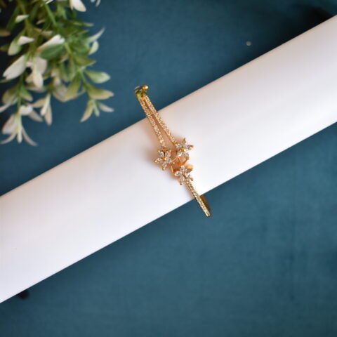 FULL STONE THREE FLOWER BRACELET